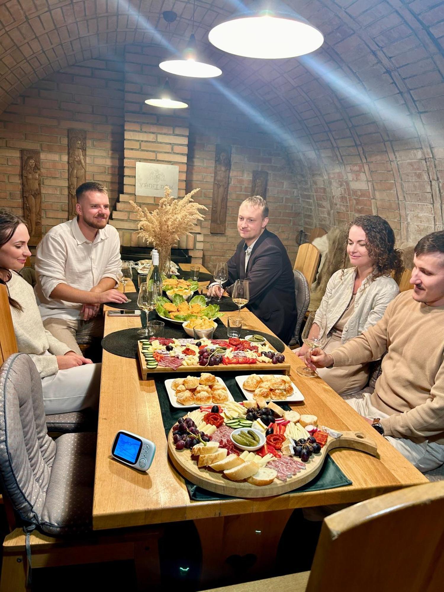 Sklep U Dusana Vracov Extérieur photo